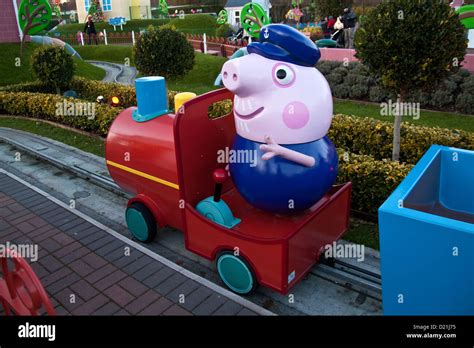 Grandpa pigs little train ride Peppa Pig world, Paultons Park ...