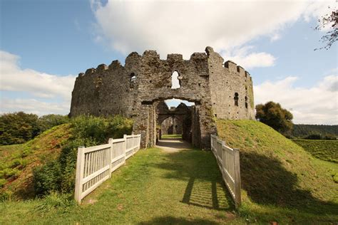 Restormel Castle © Richard Croft cc-by-sa/2.0 :: Geograph Britain and Ireland