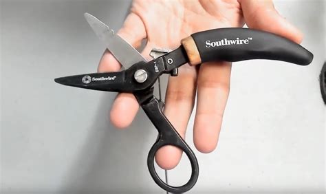 The 5 Best Electrician's Scissors According to Electricians - Reviews & Buying Guide