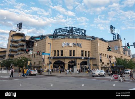 Pittsburgh pirates stadium hi-res stock photography and images - Alamy