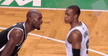 Kevin Garnett Jokingly Taunts Rajon Rondo (GIF) : r/nba