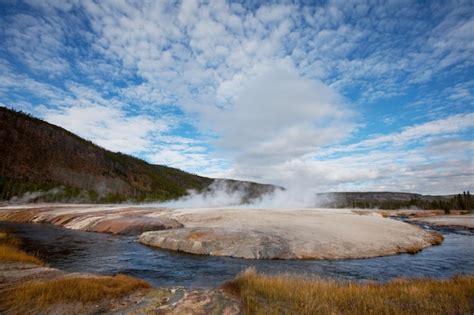 Premium Photo | Yellowstone park