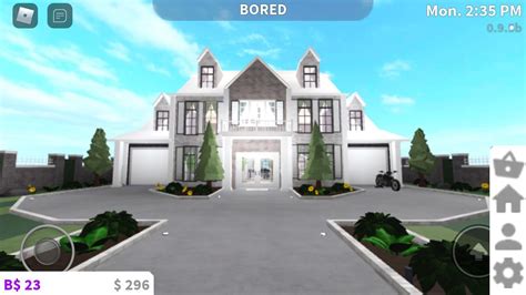 Built colonial mansion in bloxburg and credits to Anix for the tutorial/speed build : Bloxburg