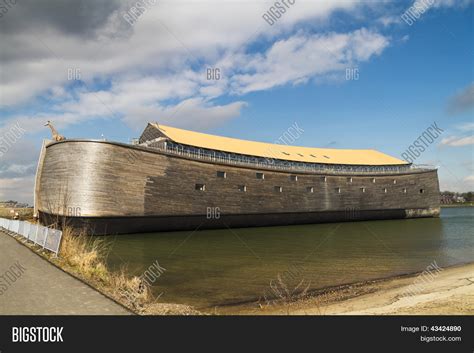 Full Size Wooden Replica Noah's Ark Image & Photo | Bigstock