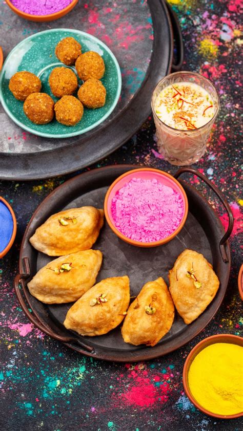 From Gujiya to Thandai, Traditional Holi food items that will make your festival more enjoyable