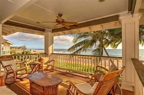 19 Hawai'i Airbnbs on the Beach for a Dream Vacation