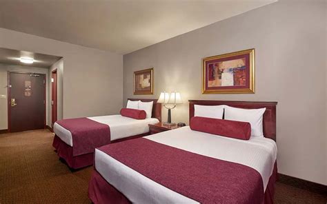 Four Queens Rooms & Suites | Photos & Info | Las Vegas Hotels