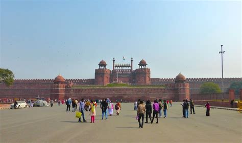 Red Fort, Delhi: Walls and Gateways