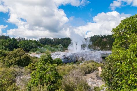 Exploring the Rotorua geysers in New Zealand | Atlas & Boots