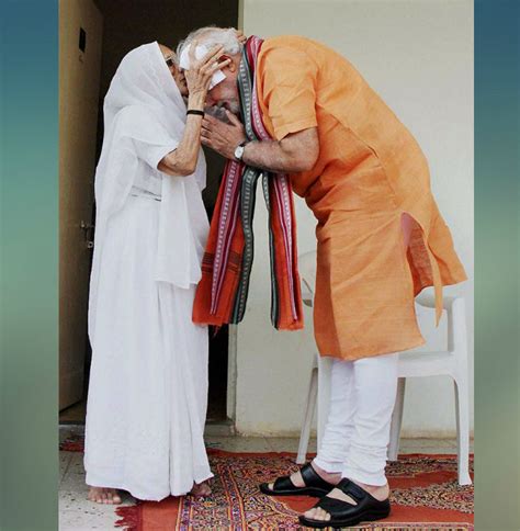 PM Narendra Modi with his mother Heeraben Modi: 11 cute pictures of ...