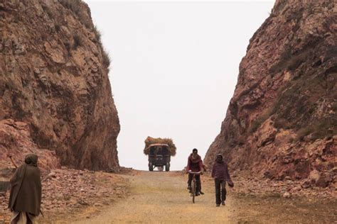 The True Story Of Dashrath Manjhi — India's Beloved 'Mountain Man'