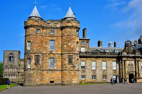 Holyrood Palace in Edinburgh, Scotland - Encircle Photos