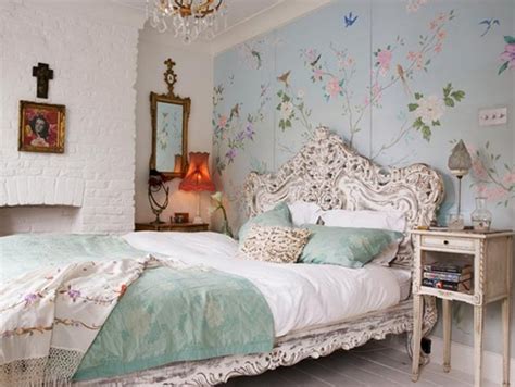 20 Floral Bedroom Ideas with Wallpaper Theme | HomeMydesign