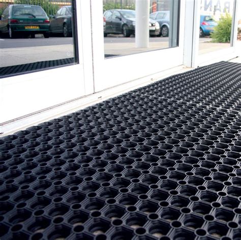 Ringmat Slip-Resistant Rubber Matting 400 x 600 | Outdoor rubber mats, Rubber flooring, Rubber mat