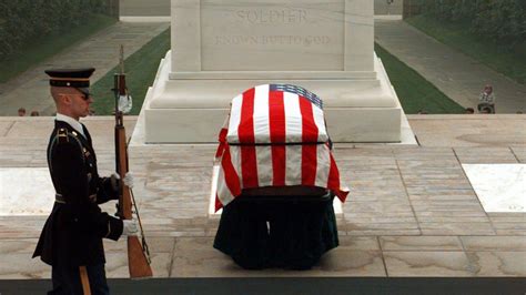 Tomb of the Unknown Soldier Defies Hurricane Irene, Stays Open