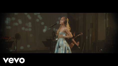 Ariana Grande - Daydreamin' (Live from London) - YouTube Music