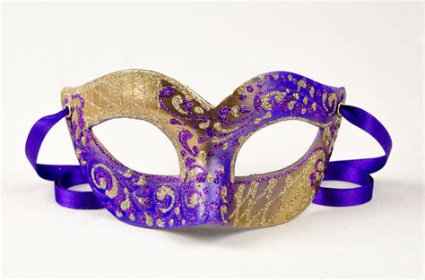 Venetian masks for sale: the colombina mask, festival favorite