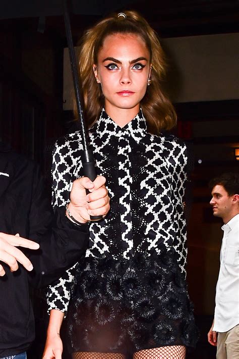 Cara Delevingne Proves That Her New Shoulder-Length Hair has Endless ...