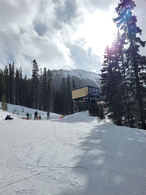 Skiing in Colorado - Off-Campus Study