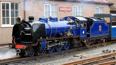 Train from Spain steam locomotive wins top award #Railway #Trains Diesel Locomotive, Steam ...