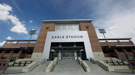 Cracks force closure of $60M stadium in Allen, Texas