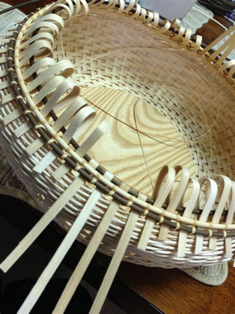 A different way to rim a basket. | Basket weaving patterns, Basket weaving, Handmade baskets