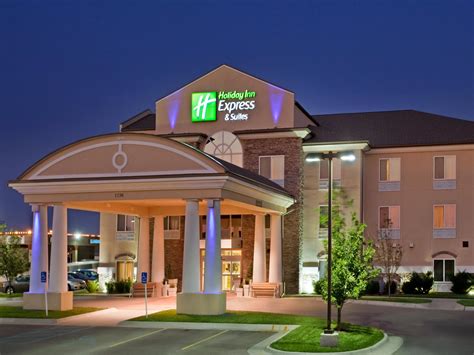 Hotels in Wichita, KS near Airport | Holiday Inn Express & Suites ...