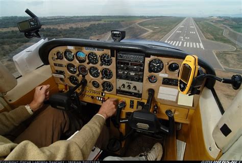 Cessna 172 cockpit. Been here and done this... | aircraft | Pinterest ...