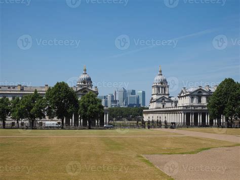 Canary Wharf in London 3273430 Stock Photo at Vecteezy