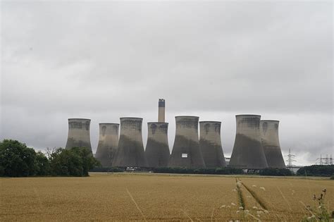 Watch: Four huge cooling towers at Eggborough power station are demolished | YorkMix