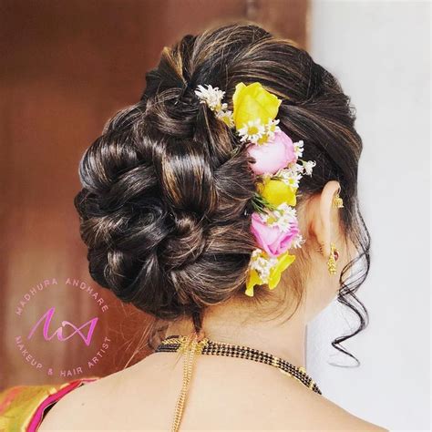 MakeupArtist_MadhuraAndhare on Instagram: “Traditional classy bun decorate with fresh flower ...