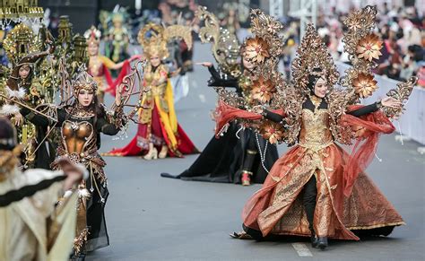 Perjalanan Kisah Bumi di Jember Fashion Carnaval 2023 - Jawa Pos