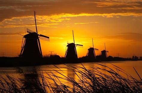 Sunrise Windmills - The Kinderdijk Windmill Park in Holland features a large… | Windmill ...