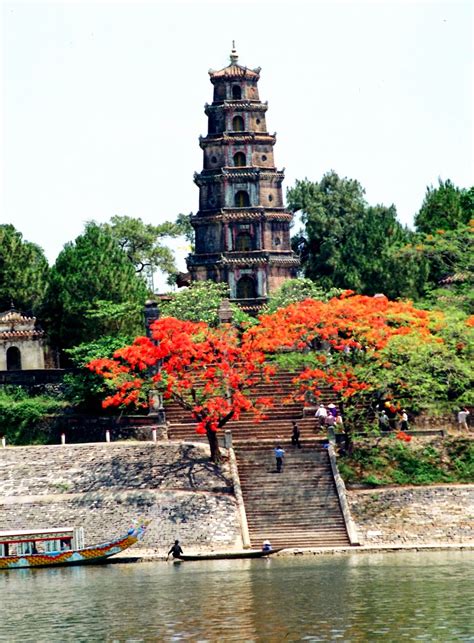 The pagoda in Hue - Hue travel guide: Thien Mu Pagoda - Hue travel guide