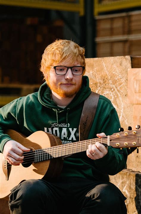 Szeretett pipa Démon ed sheeran egy gitárral szalámi zsebkendő Szárnyak