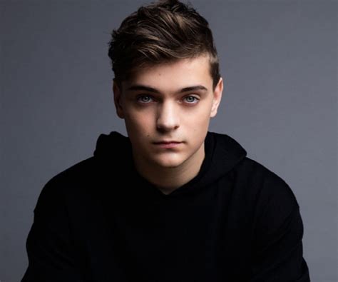 Martin Garrix Calendar - Coral Dierdre