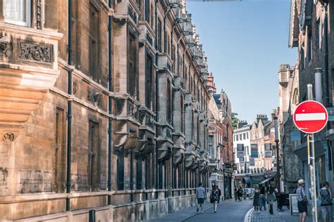 Cambridge University Campus Buildings, UK Editorial Photography - Image of academy, walking ...