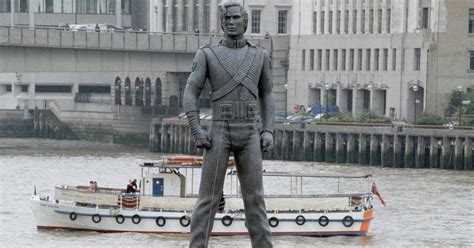 Michael Jackson HIStory Statue On River Thames 1995 - Michael Jackson Official Site