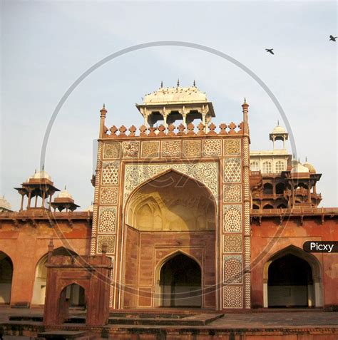 Image of A picture of the Sikandra fort, which is famous for Mughal heritage and Islamic ...