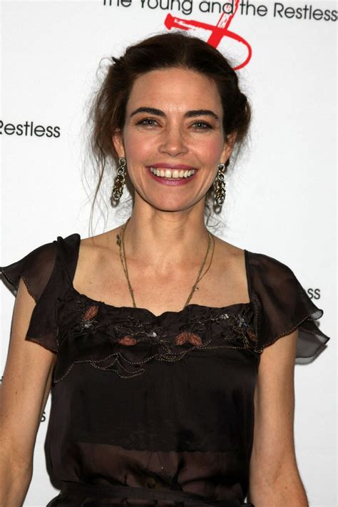 Amelia Heinle Face