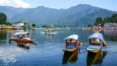 What are the Beautiful Places to Visit in Jammu and Kashmir?