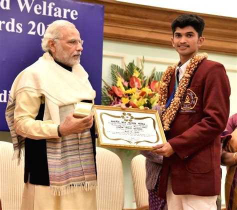 Modi presents the National Bravery Awards 2016