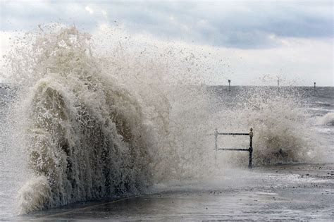 Flood alerts issued along Suffolk coast with warning over high tides in Felixstowe