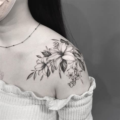 Shoulder Lily Tattoo Ideas in 2024 | Lily tattoo design, Lily tattoo ...