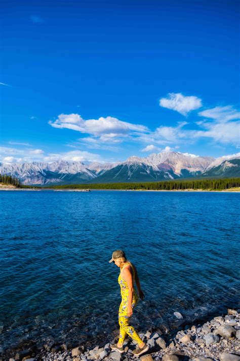 26 BEST Lakes in Alberta You Have to See to Believe