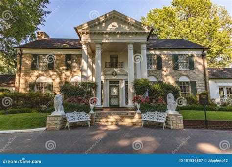 Entrance To Graceland, Home Of Elvis Presley, Memphis, TN Editorial ...