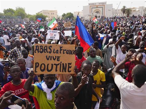 Supporters of Niger's coup march waving Russian flags and denouncing France : NPR