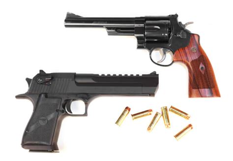 What’s the Difference Between a Pistol and a Revolver? - The Armory Life