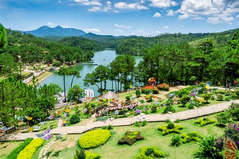 Top 7 Tourists Attractions to Visit in Vietnam | Local Insight