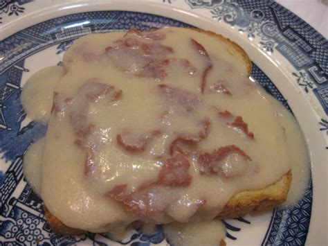 Dried beef gravy on bread or toast. Enjoyed all of my life. Good Food, Yummy Food, Delicious ...